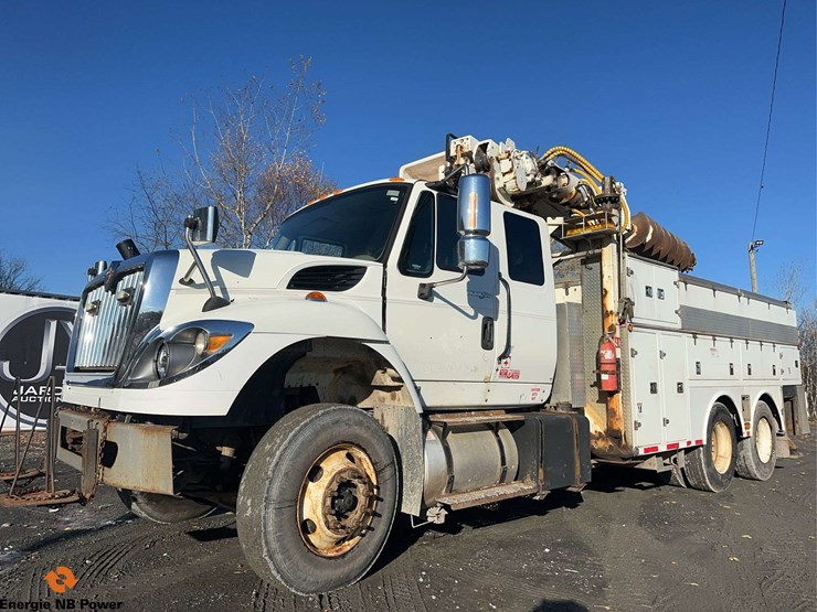 2012-international-7400-image-1