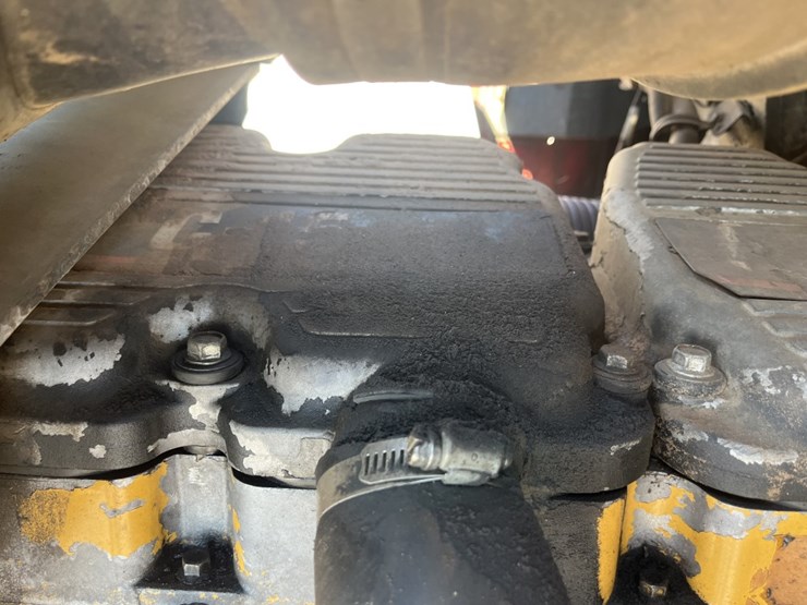 2004-caterpillar-c15-image-14