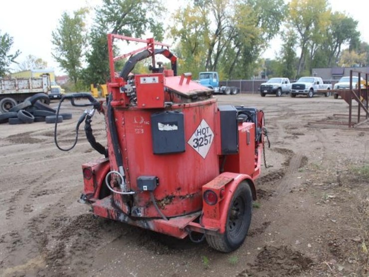 2014-crafco-hot-pour-melter-image-3