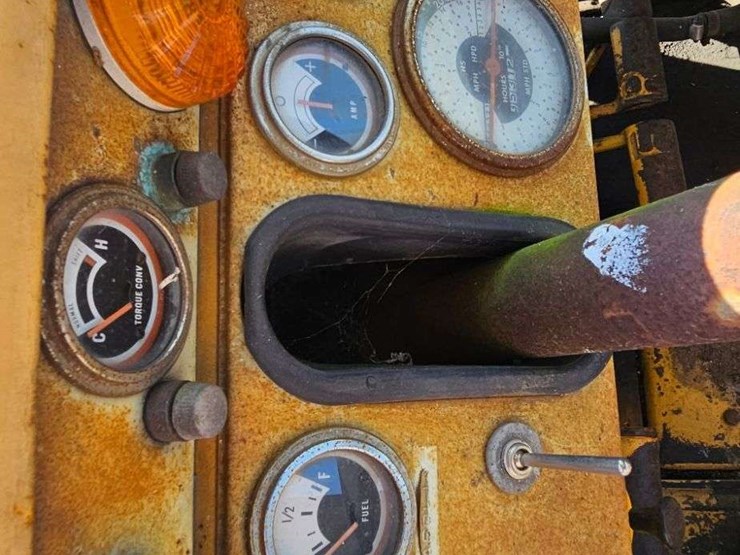 white-2-78-industrial-tractor-image-21