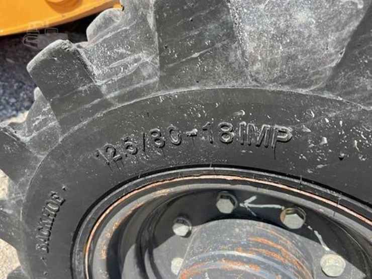 2017-case-580sn-image-38