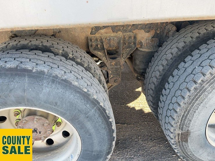 2016-kenworth-t800-image-9