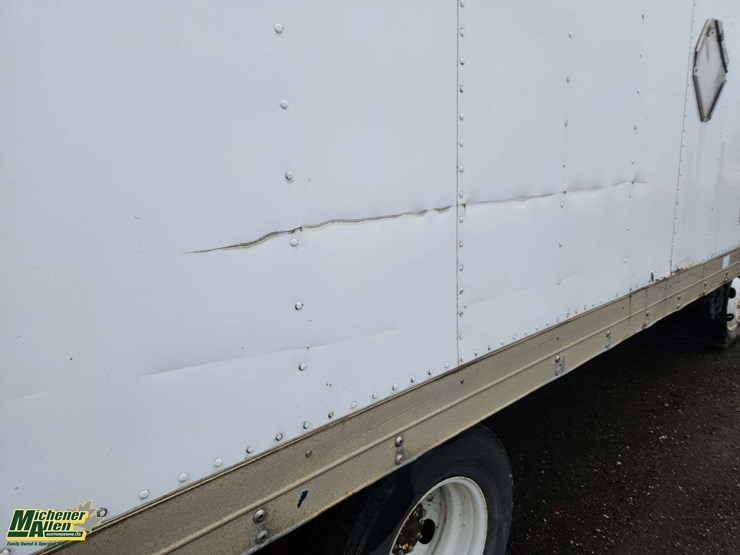 2009-isuzu-npr-image-33