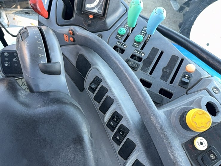 new-holland-t6070-image-69