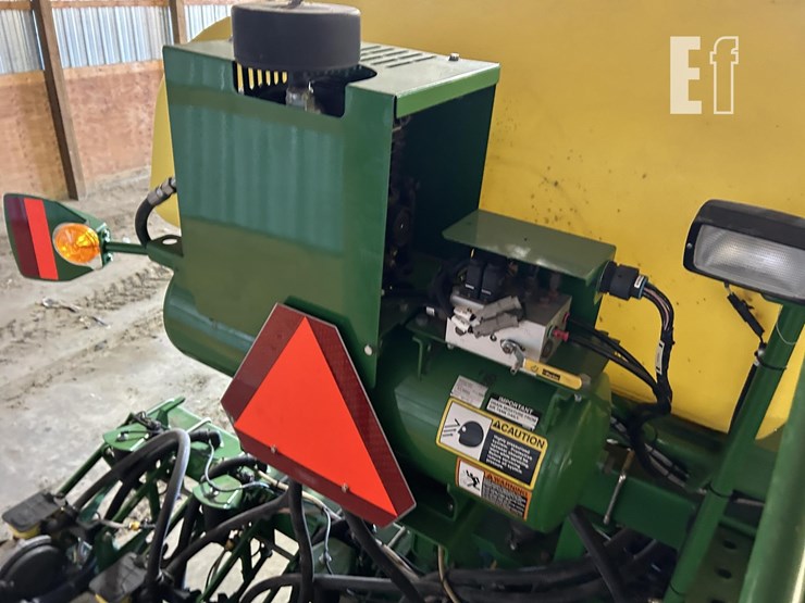 2014-john-deere-db60-image-32