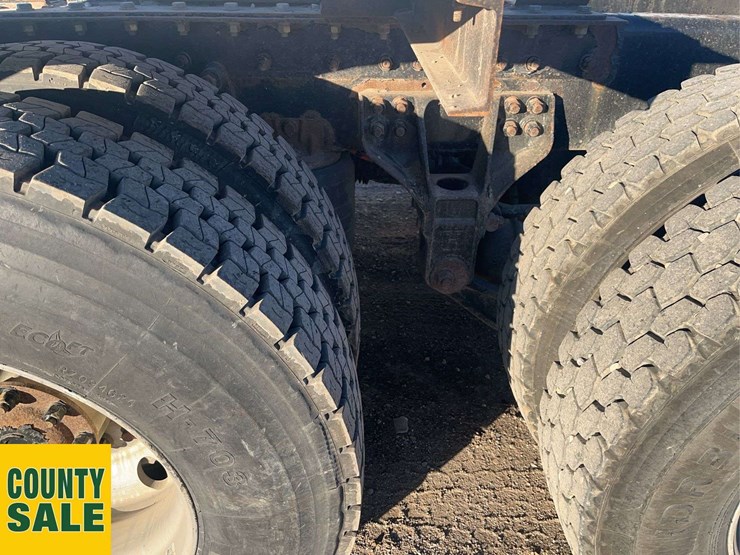 2016-kenworth-t800-image-8