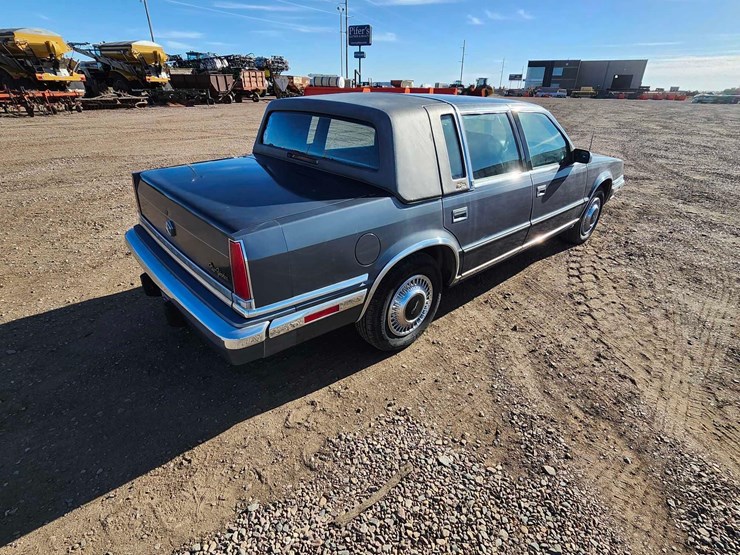 1990-chrysler-new-yorker-fifth-avenue-image-3