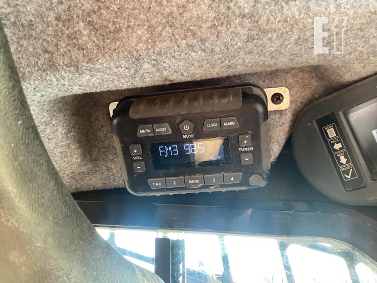 2021-deere-325g-image-19