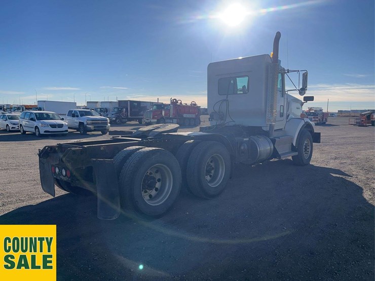 2016-kenworth-t800-image-4