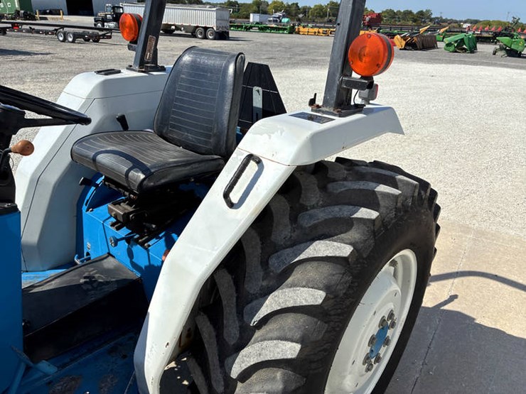 new-holland-2120-image-29