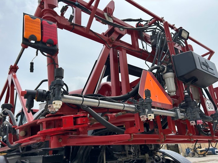 2014-case-ih-3200b-image-22