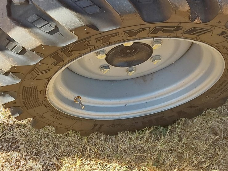 2023-mahindra-1635-hst-image-37