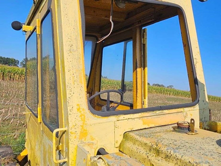 white-2-78-industrial-tractor-image-12