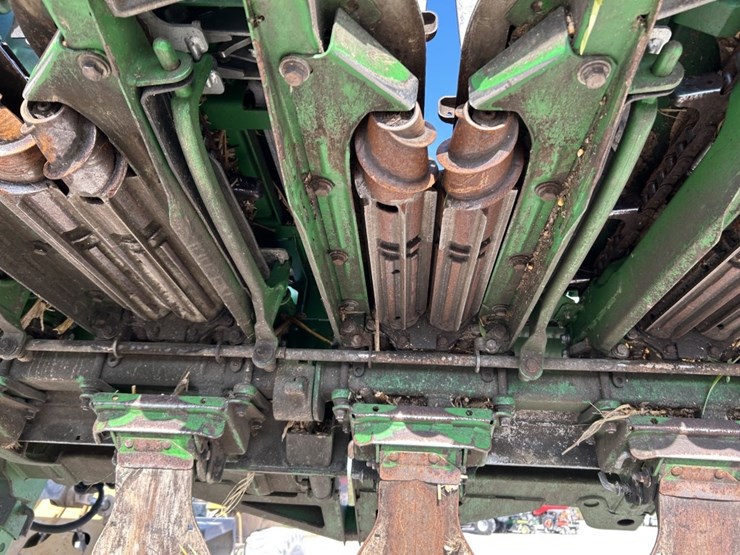 2021-john-deere-c18f-image-47