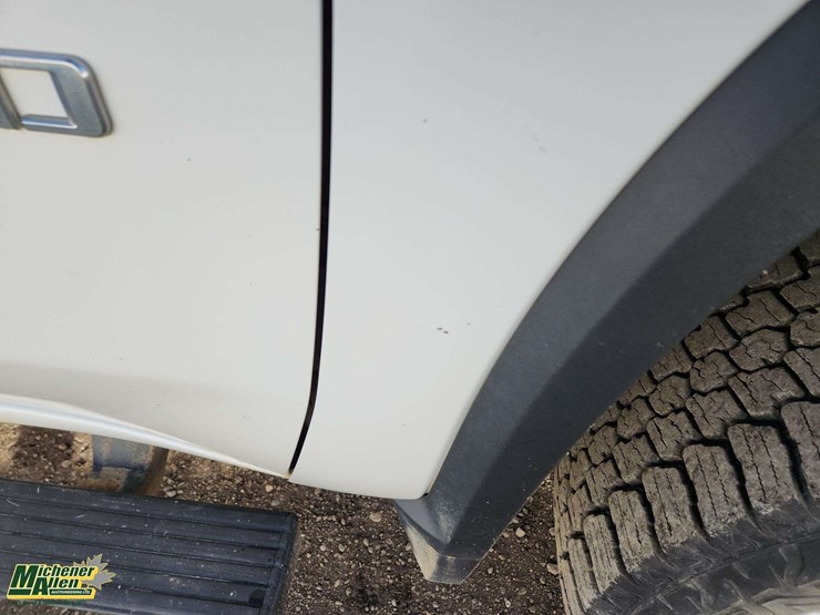 2022-chevrolet-silverado-3500hd-image-34