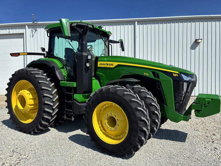 2023-john-deere-8r-370-image-1