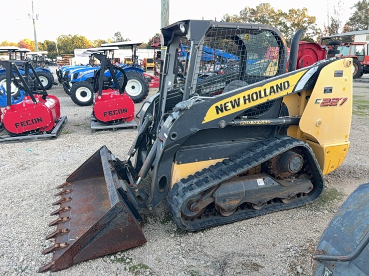 new-holland-c227-image-2