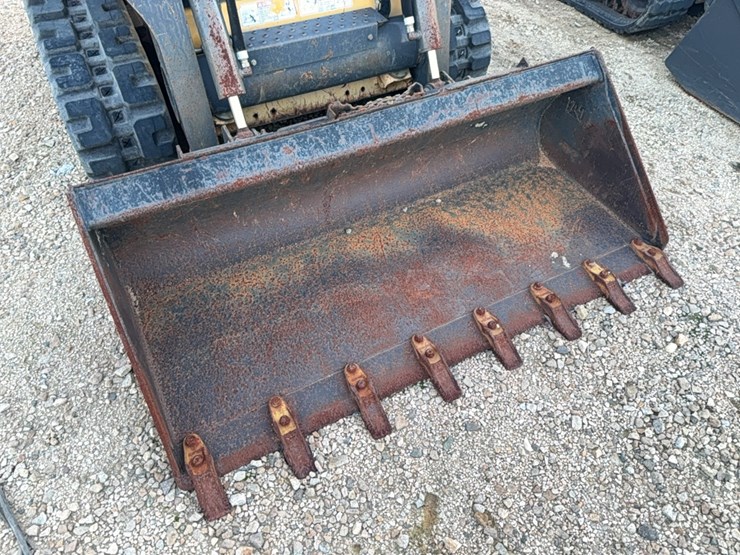 new-holland-c227-image-56