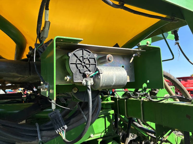 2011-john-deere-1790-image-28