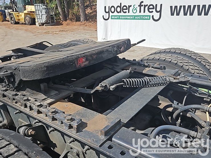 2017-international-8600-image-28