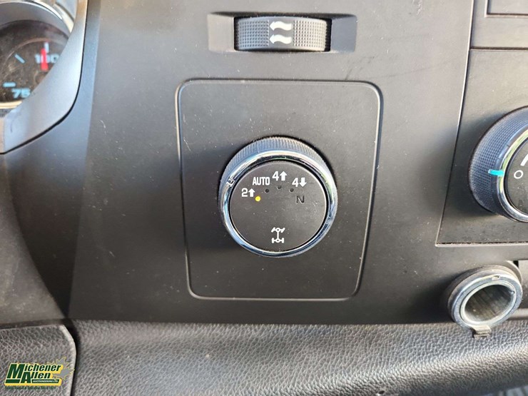 2011-chevrolet-silverado-1500-lt-image-13