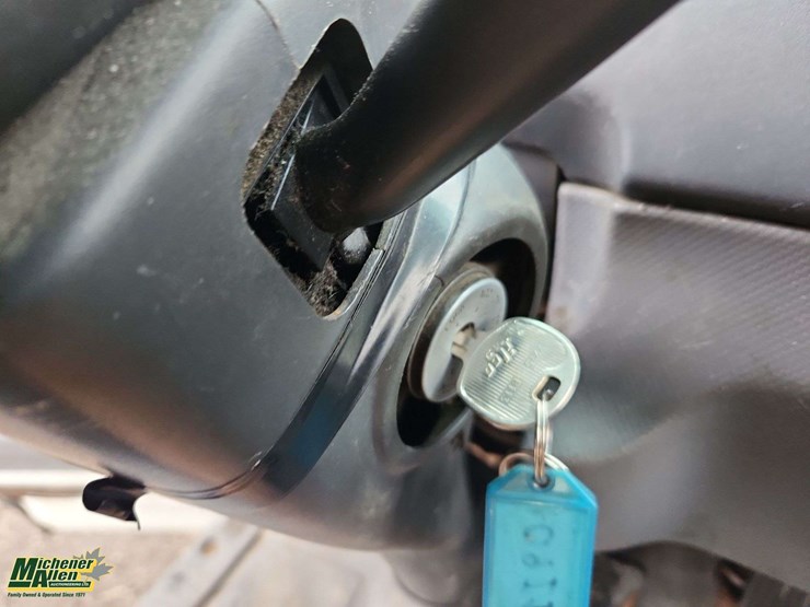 2009-isuzu-npr-image-17