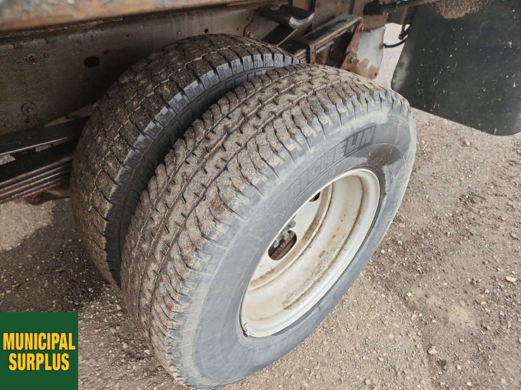 2013-chevrolet-silverado-3500hd-image-29