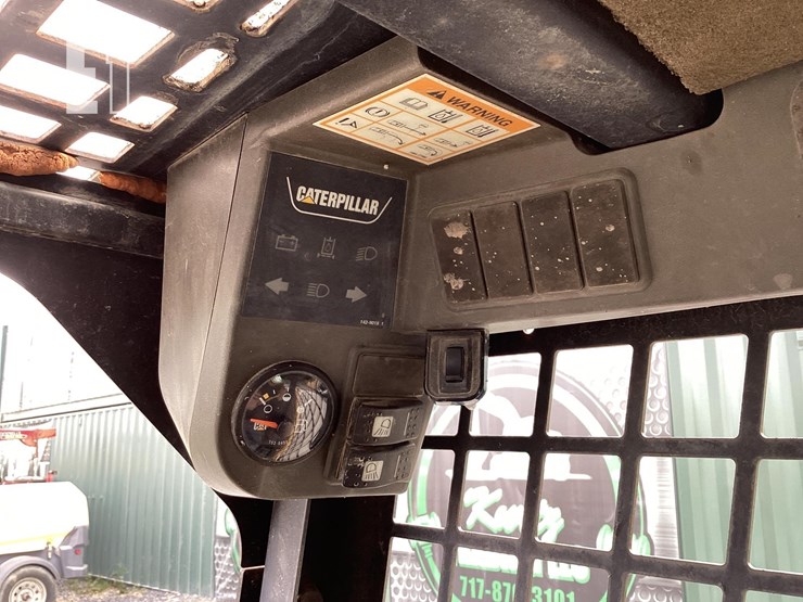 2000-caterpillar-216-image-15