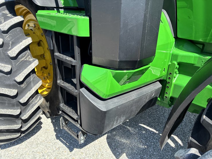 2023-john-deere-8r-370-image-19