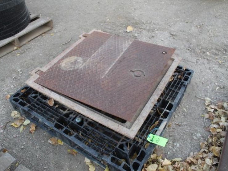 3x3-ft.-man-hole-cover-image-1
