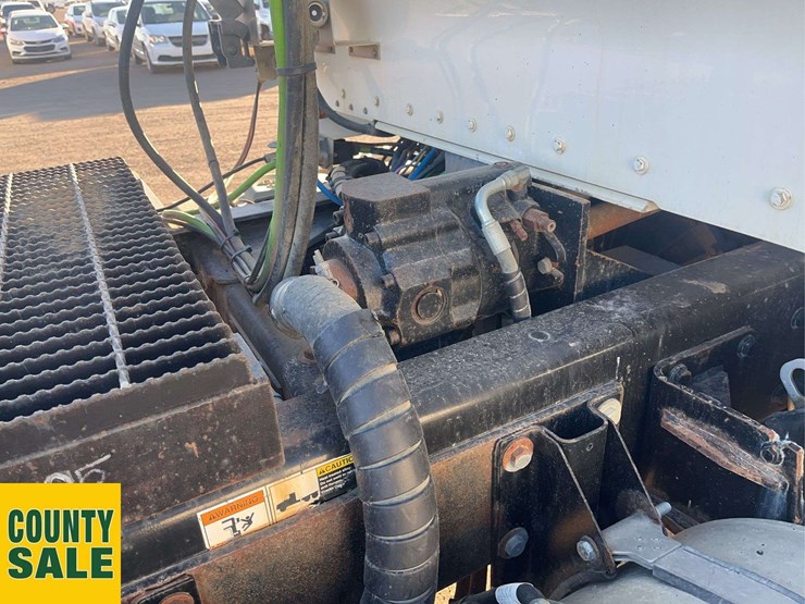 2016-kenworth-t800-image-18