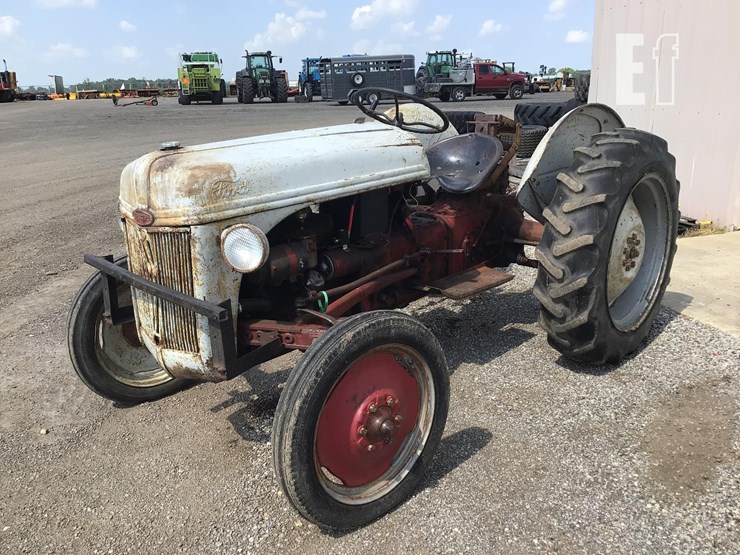 1952-ford-8n-image-2