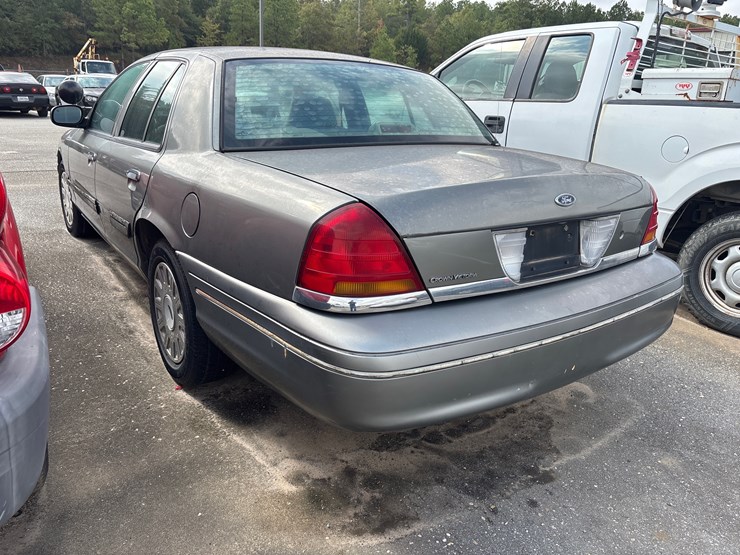 #5009-•-2003-ford-crown-victoria-|-for-parts/repairs-image-4