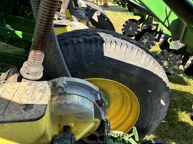 2011-john-deere-1790-image-38