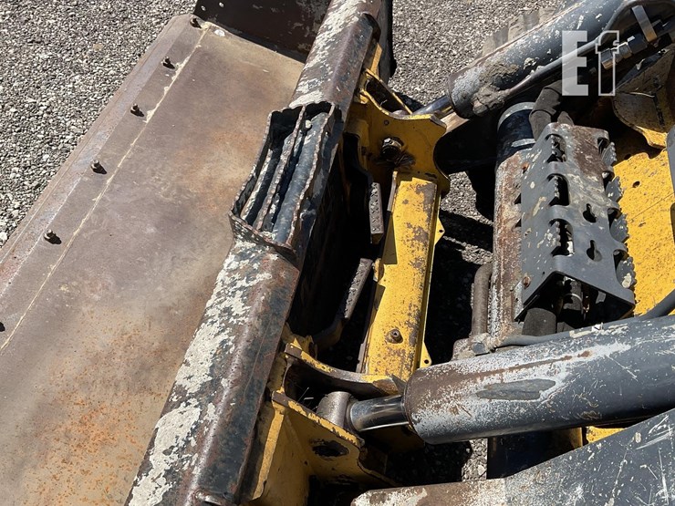 2017-deere-331g-image-10