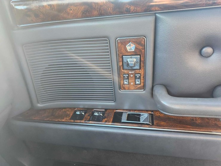 1990-chrysler-new-yorker-fifth-avenue-image-46