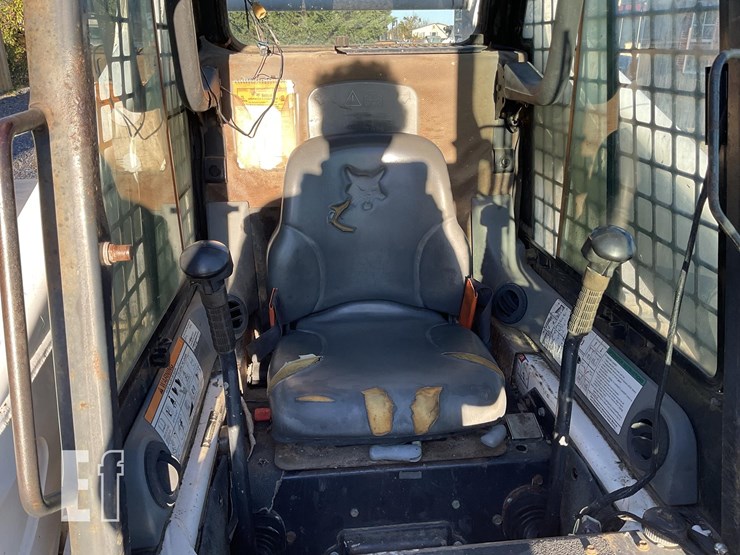 2005-bobcat-t300-image-14