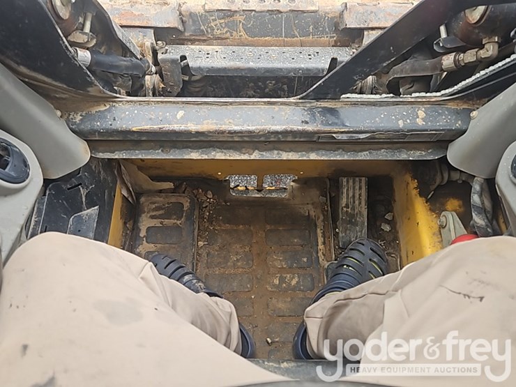 2020-new-holland-c345-image-29