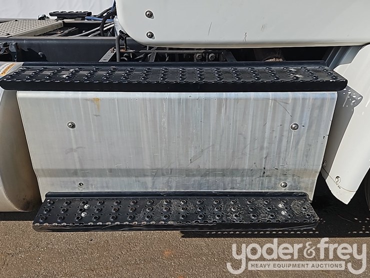 2017-international-8600-image-35