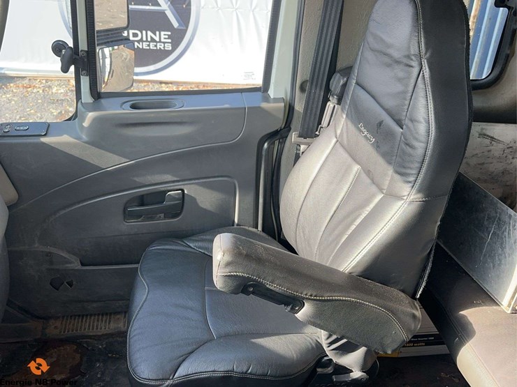 2012-international-7400-image-23