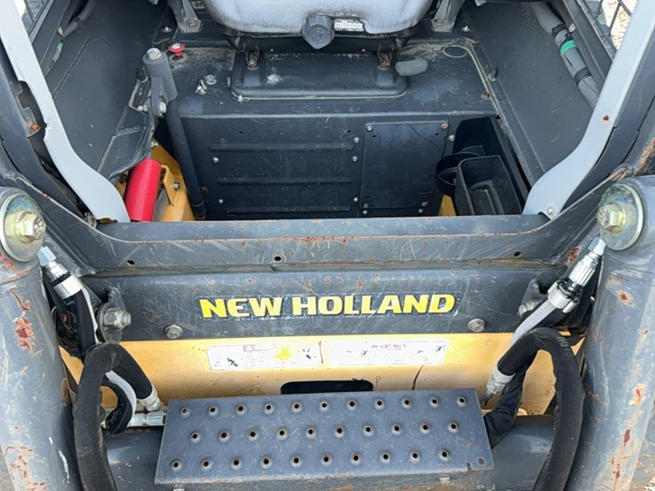 new-holland-c227-image-32