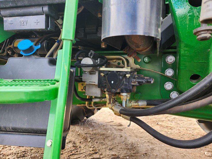 2005-john-deere-6420-image-36