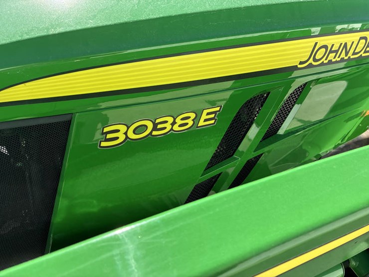 2018-john-deere-3038e-image-25