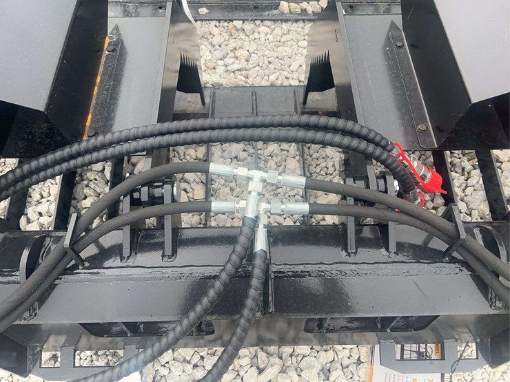 skid-steer-hollow-wood-grapple-image-8