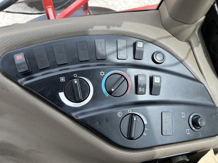 2014-case-ih-3200b-image-46