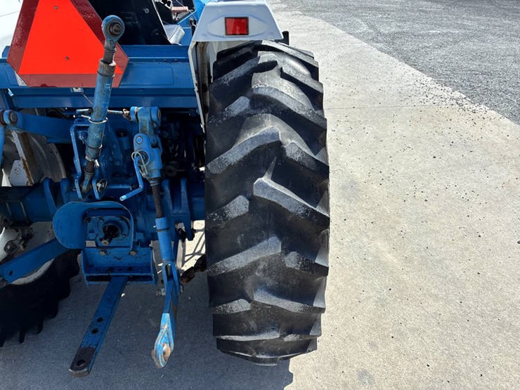 new-holland-2120-image-59