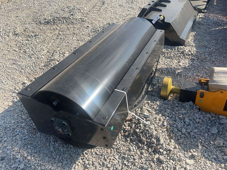 skid-steer-vibratory-roller-image-3