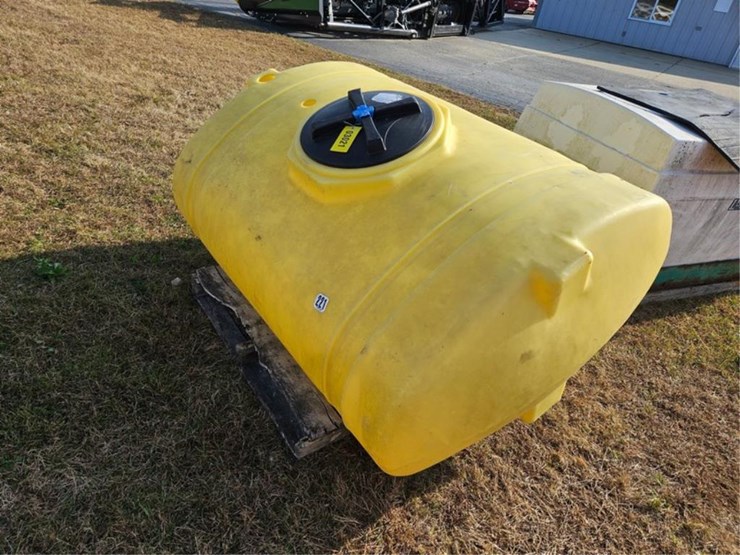 #3021-•-300-gallon-spray-tank-image-5