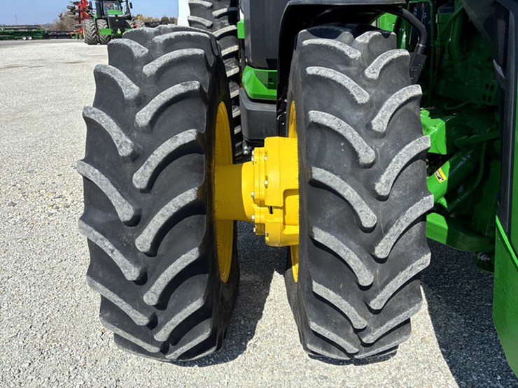 2023-john-deere-8r-370-image-54