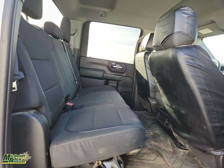 2021-chevrolet-silverado-2500hd-image-18